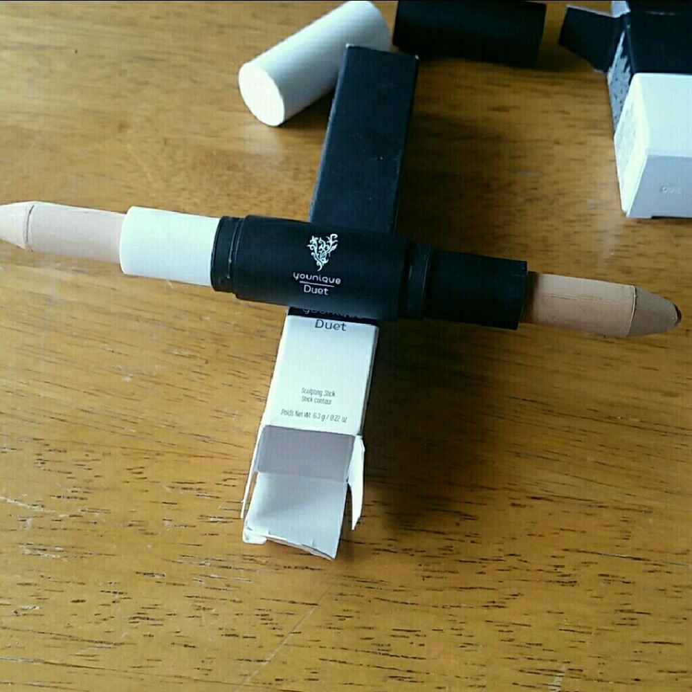 Younique contouring stick